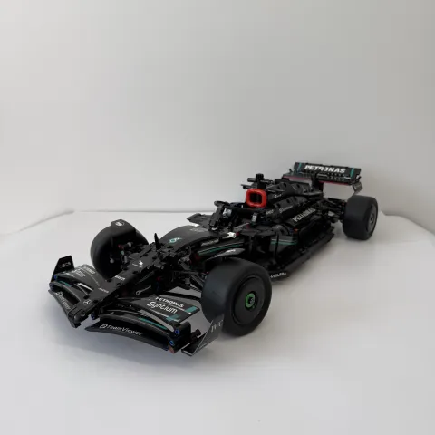 Конструктор Mercedes-AMG F1