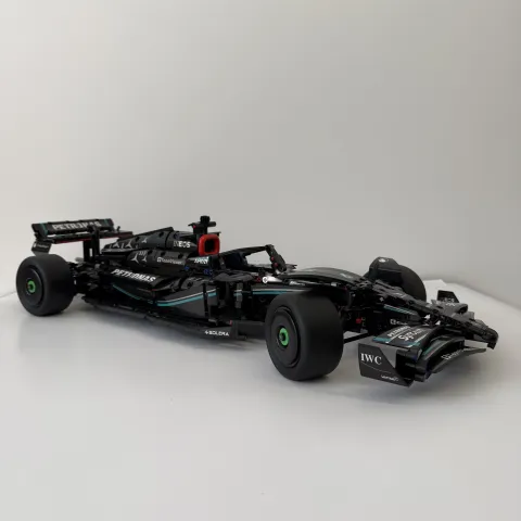 Конструктор Mercedes-AMG F1