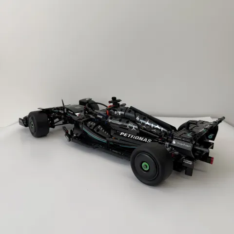 Конструктор Mercedes-AMG F1